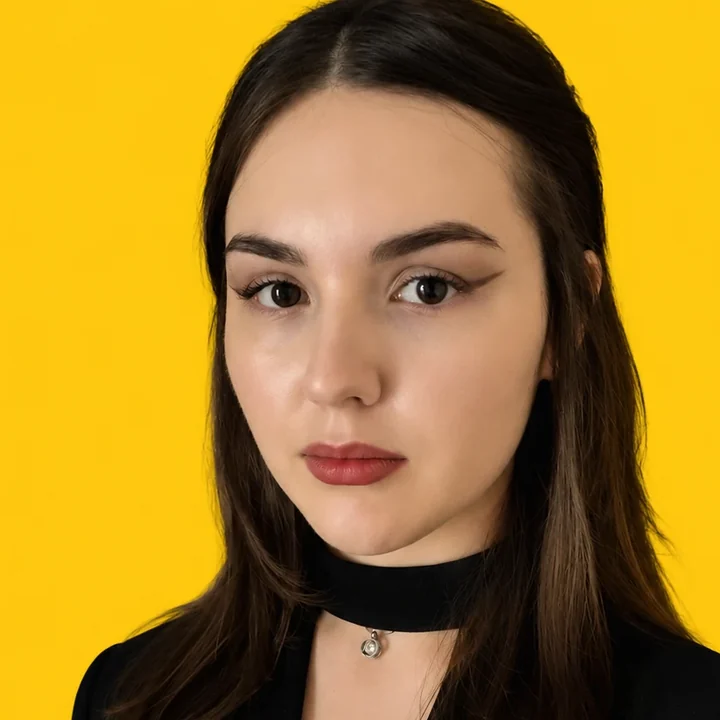 Daniela, profesoară de engleză specializată în gramatică și structură la CHILLS Center